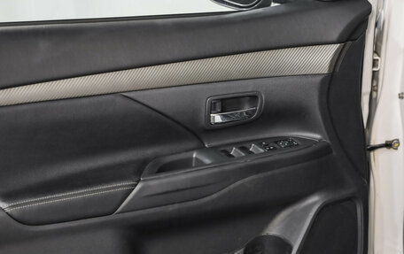 Mitsubishi Outlander III рестайлинг 3, 2014 год, 1 299 000 рублей, 20 фотография
