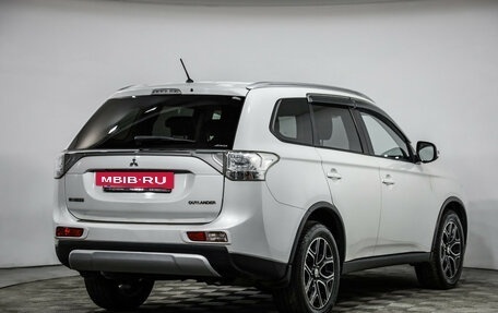 Mitsubishi Outlander III рестайлинг 3, 2014 год, 1 299 000 рублей, 5 фотография
