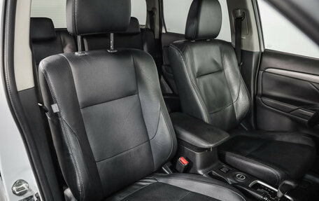 Mitsubishi Outlander III рестайлинг 3, 2014 год, 1 299 000 рублей, 23 фотография