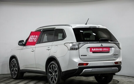 Mitsubishi Outlander III рестайлинг 3, 2014 год, 1 299 000 рублей, 7 фотография