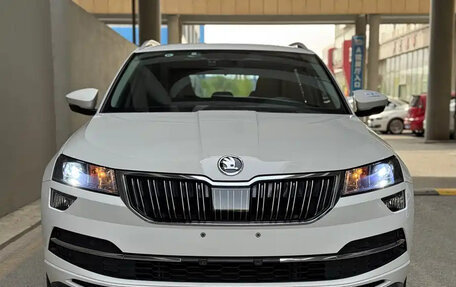 Skoda Karoq I, 2023 год, 1 800 004 рублей, 2 фотография