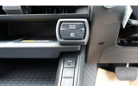 Toyota RAV4, 2026 год, 8 100 000 рублей, 23 фотография