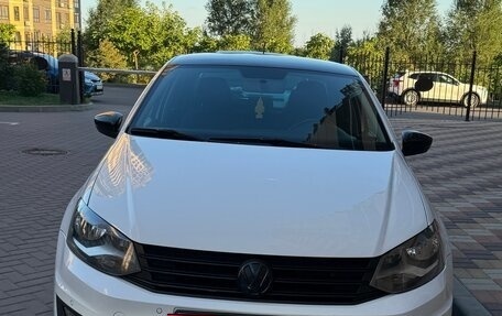 Volkswagen Polo VI (EU Market), 2018 год, 1 300 000 рублей, 2 фотография
