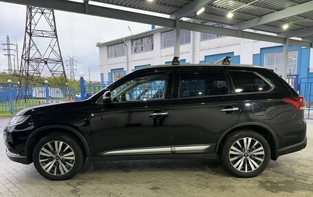 Mitsubishi Outlander III рестайлинг 3, 2021 год, 2 999 000 рублей, 2 фотография