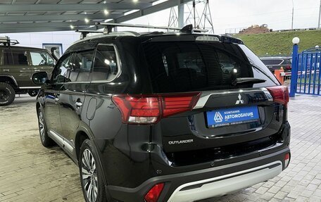 Mitsubishi Outlander III рестайлинг 3, 2021 год, 2 999 000 рублей, 3 фотография