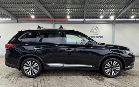 Mitsubishi Outlander III рестайлинг 3, 2021 год, 2 999 000 рублей, 6 фотография