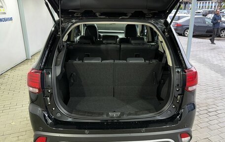 Mitsubishi Outlander III рестайлинг 3, 2021 год, 2 999 000 рублей, 9 фотография