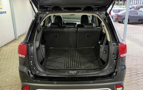Mitsubishi Outlander III рестайлинг 3, 2021 год, 2 999 000 рублей, 10 фотография