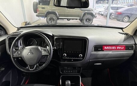 Mitsubishi Outlander III рестайлинг 3, 2021 год, 2 999 000 рублей, 11 фотография