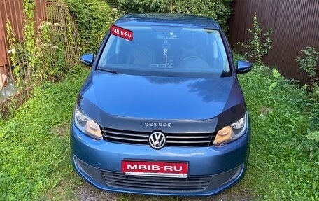Volkswagen Touran III, 2011 год, 950 000 рублей, 1 фотография