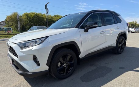 Toyota RAV4, 2021 год, 4 350 000 рублей, 4 фотография