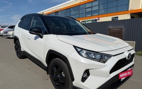 Toyota RAV4, 2021 год, 4 350 000 рублей, 3 фотография