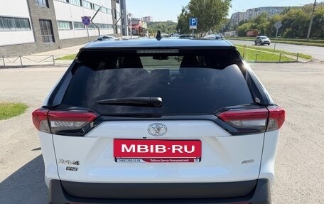 Toyota RAV4, 2021 год, 4 350 000 рублей, 6 фотография