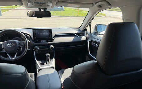 Toyota RAV4, 2021 год, 4 350 000 рублей, 12 фотография