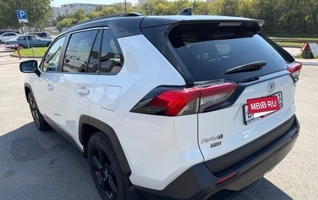Toyota RAV4, 2021 год, 4 350 000 рублей, 8 фотография