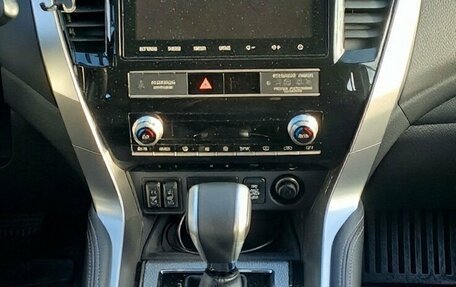Mitsubishi Pajero Sport III рестайлинг, 2021 год, 5 500 000 рублей, 7 фотография