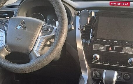 Mitsubishi Pajero Sport III рестайлинг, 2021 год, 5 500 000 рублей, 11 фотография