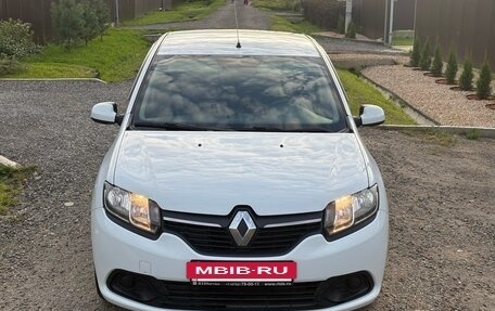Renault Logan II, 2018 год, 900 000 рублей, 3 фотография