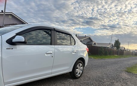 Renault Logan II, 2018 год, 900 000 рублей, 13 фотография