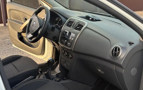 Renault Logan II, 2018 год, 900 000 рублей, 23 фотография