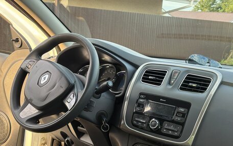Renault Logan II, 2018 год, 900 000 рублей, 24 фотография