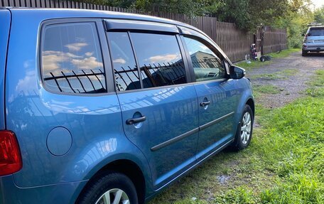 Volkswagen Touran III, 2011 год, 950 000 рублей, 4 фотография