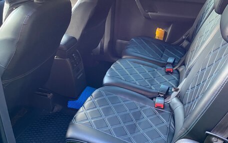 Volkswagen Touran III, 2011 год, 950 000 рублей, 7 фотография