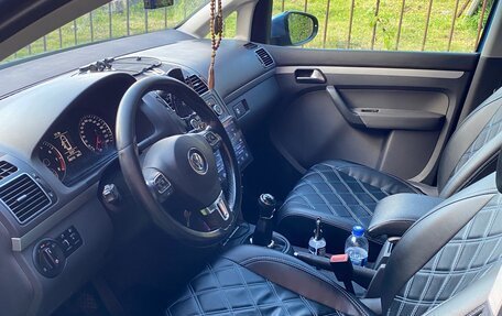 Volkswagen Touran III, 2011 год, 950 000 рублей, 6 фотография