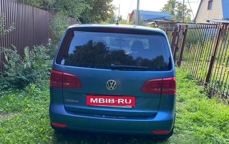 Volkswagen Touran III, 2011 год, 950 000 рублей, 3 фотография