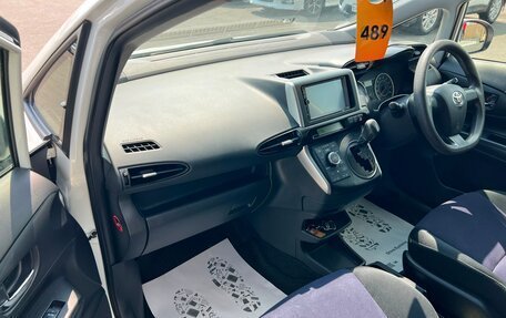 Toyota Wish II, 2013 год, 1 379 000 рублей, 12 фотография