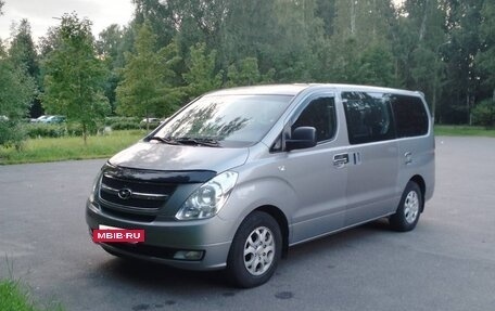 Hyundai Grand Starex Grand Starex I рестайлинг 2, 2011 год, 1 550 000 рублей, 2 фотография