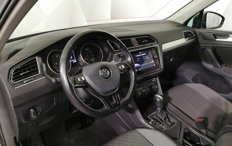 Volkswagen Tiguan II, 2019 год, 2 095 000 рублей, 18 фотография
