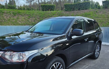 Mitsubishi Outlander III рестайлинг 3, 2014 год, 1 200 000 рублей, 2 фотография