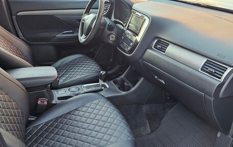 Mitsubishi Outlander III рестайлинг 3, 2014 год, 1 200 000 рублей, 9 фотография