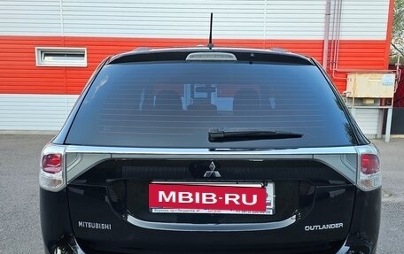 Mitsubishi Outlander III рестайлинг 3, 2014 год, 1 200 000 рублей, 4 фотография