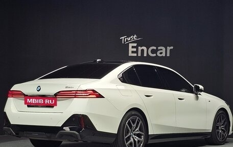 BMW 5 серия, 2024 год, 5 400 000 рублей, 2 фотография