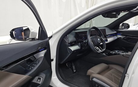 BMW 5 серия, 2024 год, 5 400 000 рублей, 14 фотография