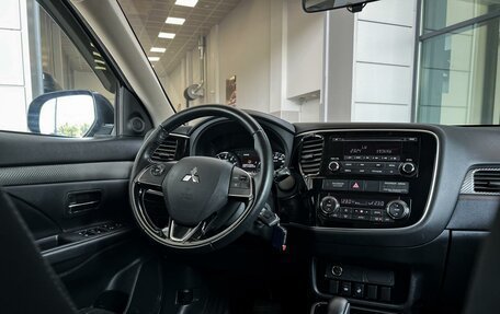 Mitsubishi Outlander III рестайлинг 3, 2018 год, 2 080 000 рублей, 4 фотография