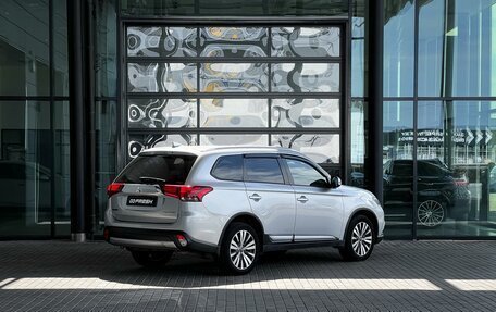 Mitsubishi Outlander III рестайлинг 3, 2018 год, 2 080 000 рублей, 15 фотография