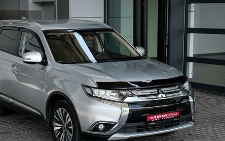 Mitsubishi Outlander III рестайлинг 3, 2018 год, 2 080 000 рублей, 14 фотография
