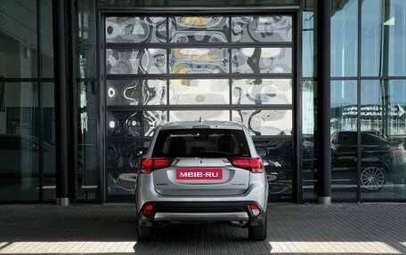 Mitsubishi Outlander III рестайлинг 3, 2018 год, 2 080 000 рублей, 17 фотография