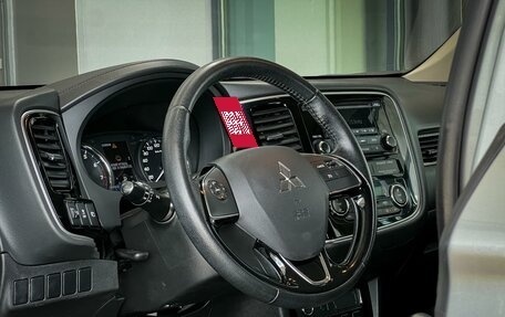 Mitsubishi Outlander III рестайлинг 3, 2018 год, 2 080 000 рублей, 3 фотография