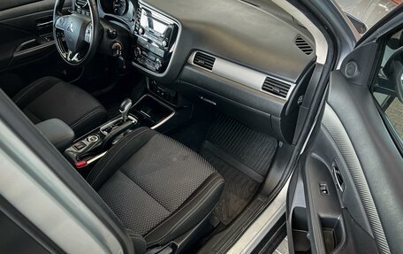 Mitsubishi Outlander III рестайлинг 3, 2018 год, 2 080 000 рублей, 29 фотография