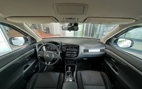Mitsubishi Outlander III рестайлинг 3, 2018 год, 2 080 000 рублей, 28 фотография