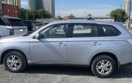 Mitsubishi Outlander III рестайлинг 3, 2013 год, 1 450 000 рублей, 2 фотография