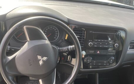 Mitsubishi Outlander III рестайлинг 3, 2013 год, 1 450 000 рублей, 5 фотография
