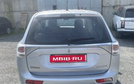 Mitsubishi Outlander III рестайлинг 3, 2013 год, 1 450 000 рублей, 4 фотография