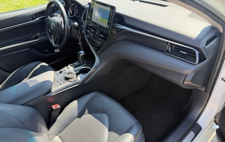 Toyota Camry, 2021 год, 3 550 000 рублей, 6 фотография