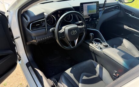 Toyota Camry, 2021 год, 3 550 000 рублей, 5 фотография