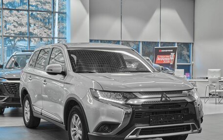 Mitsubishi Outlander III рестайлинг 3, 2019 год, 1 699 000 рублей, 1 фотография